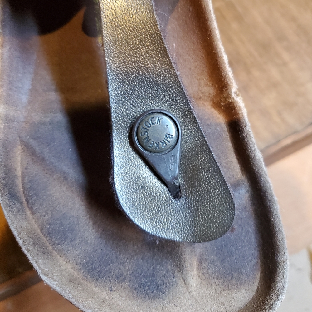 Birkenstock Gizeh Sandals - Picture 13 of 16